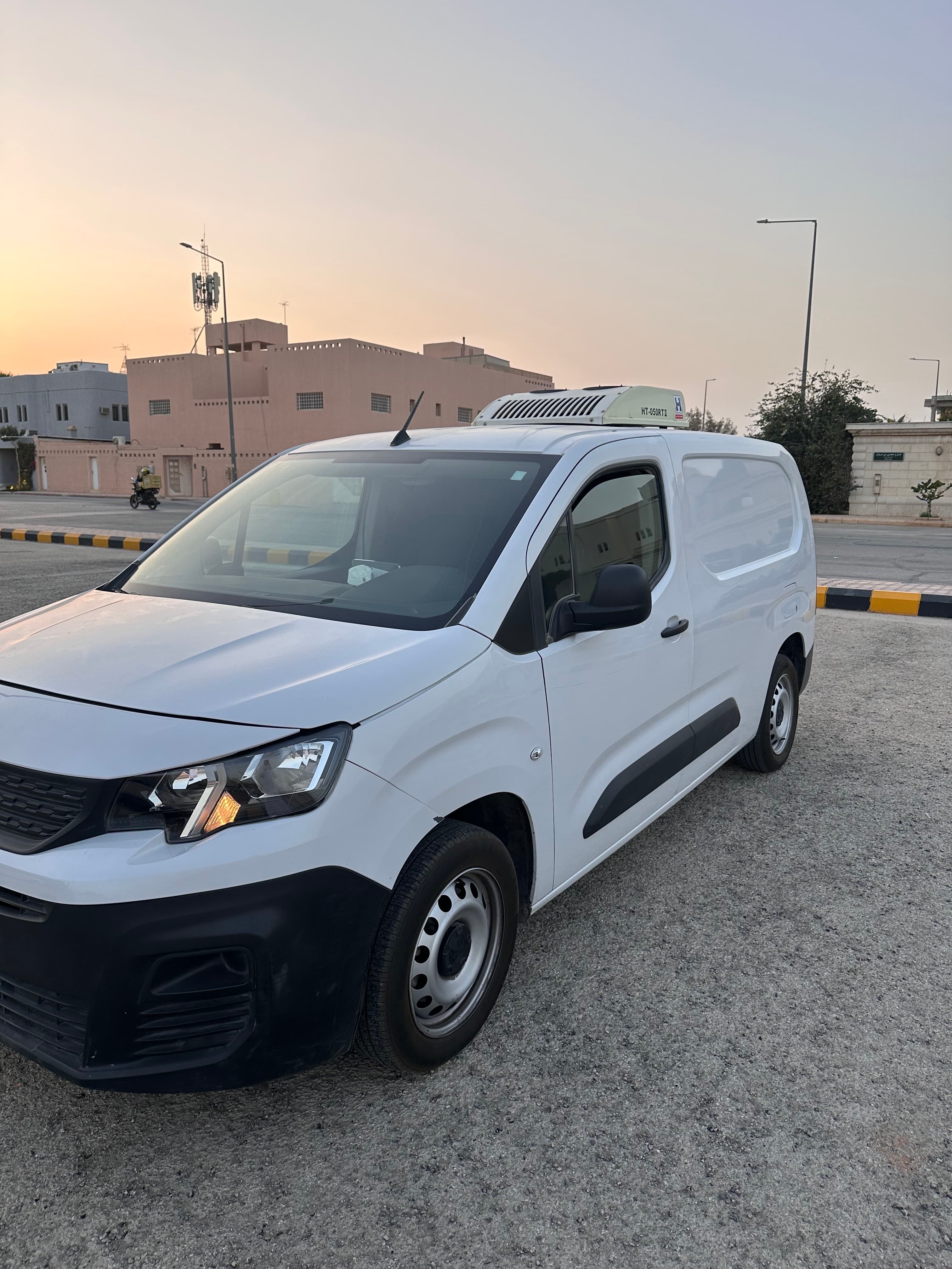 للتأجير السيارات المبرده 